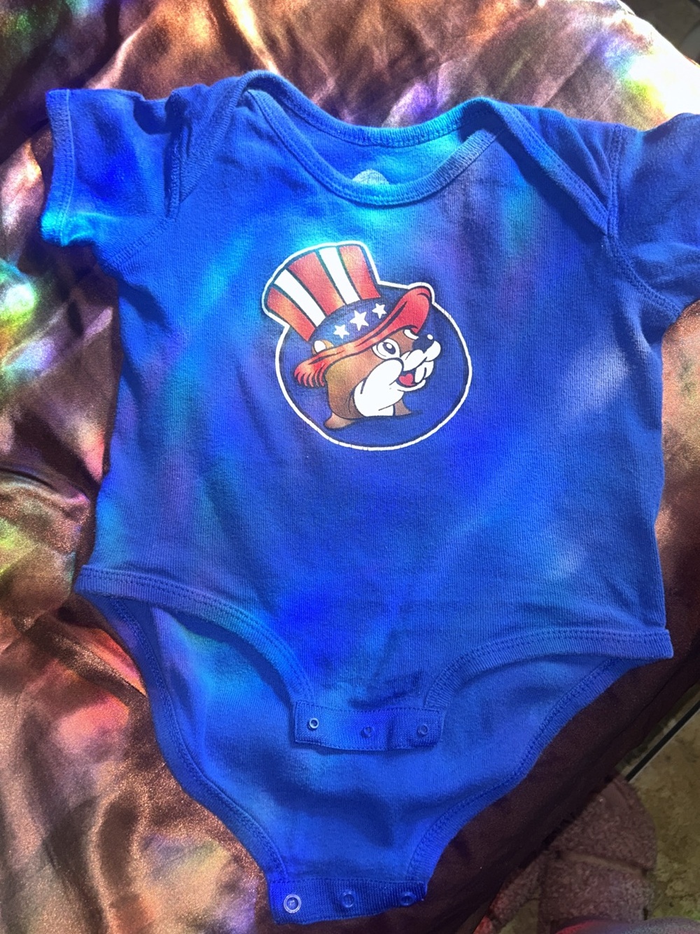 Buc-ee’s One-Piece Bodysuit with Patriotic Cartoon Graphic 18M